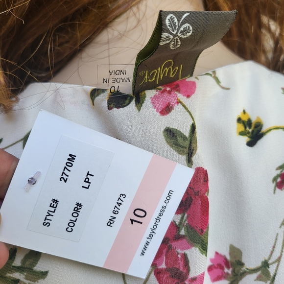 🔥SOLD🔥 🆕️🌺TAYLOR🌺 Women's Short Sleeve Floral Surplice Dress💃 - Picture 8 of 14